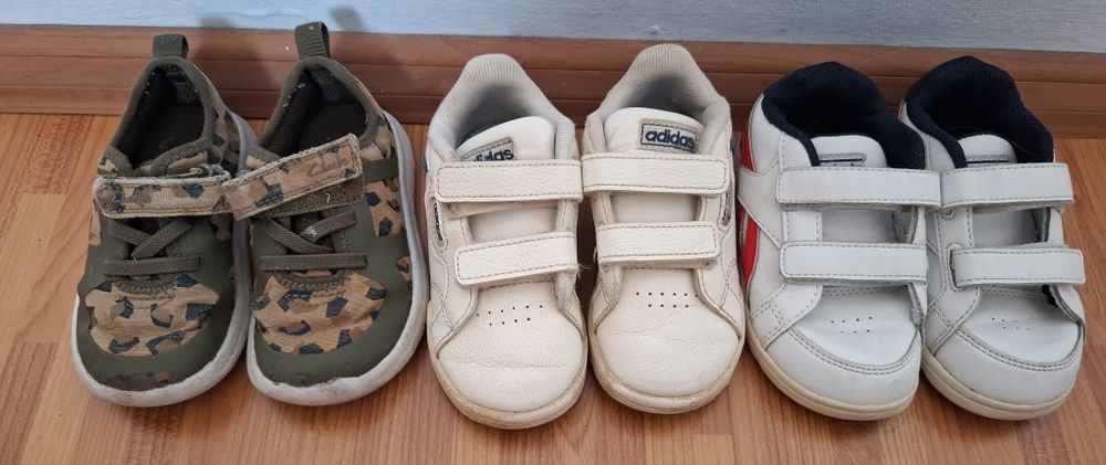 Adidași mărimea 23