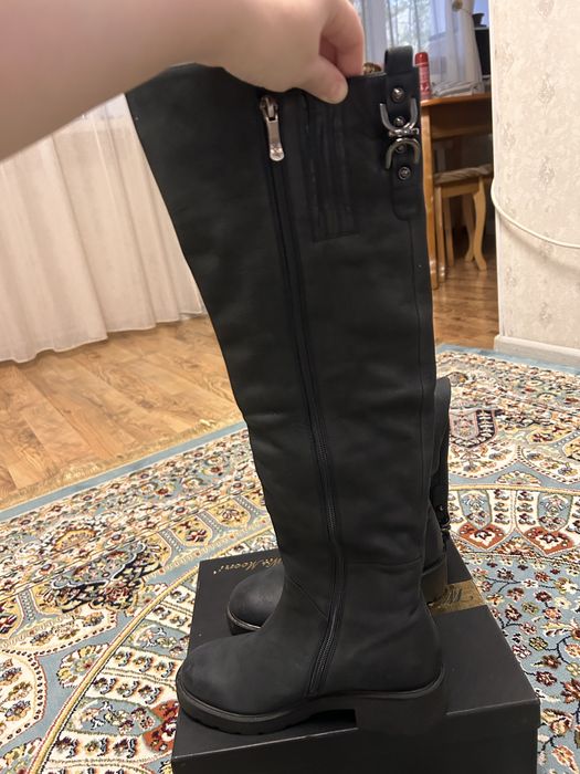 Продам зимние сапоги ботфорды