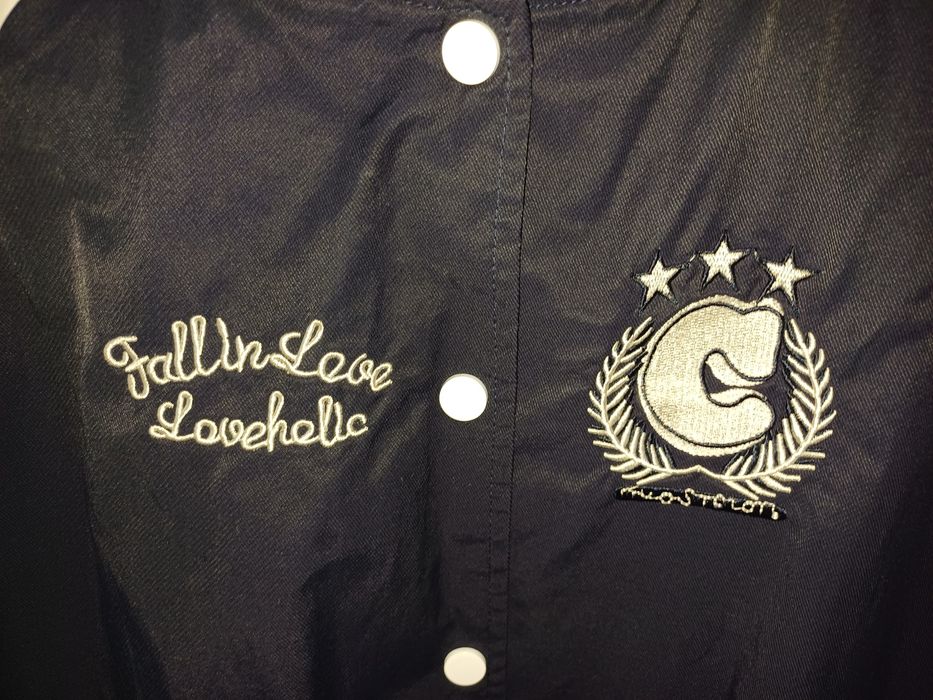 Бомбер сине-белого цвета