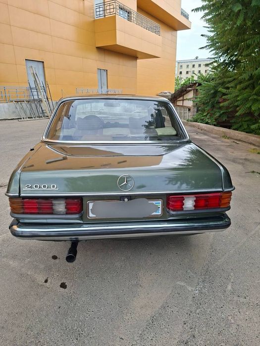 Mercedes 123 model