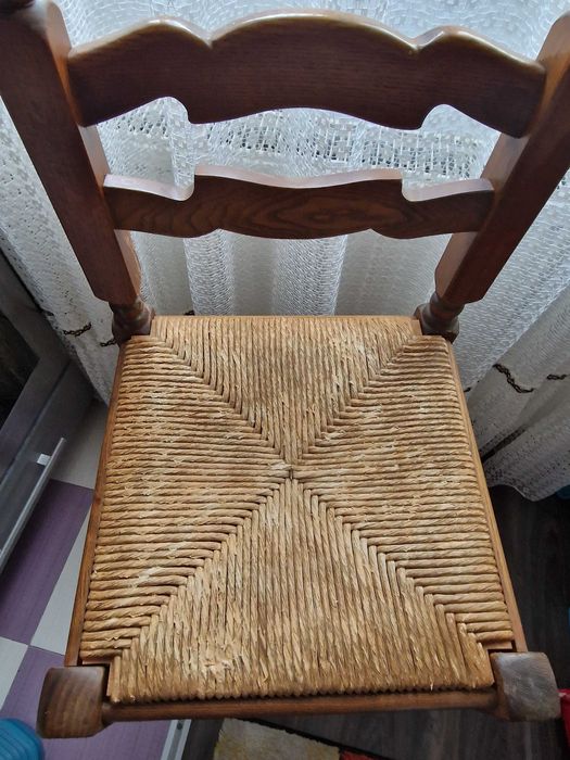 Scaun cu spatar ( bar sau insula ) din lemn esenta tare