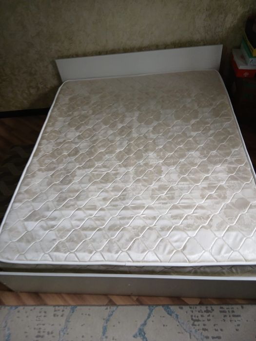 Продам кровать срочно размер 160*200