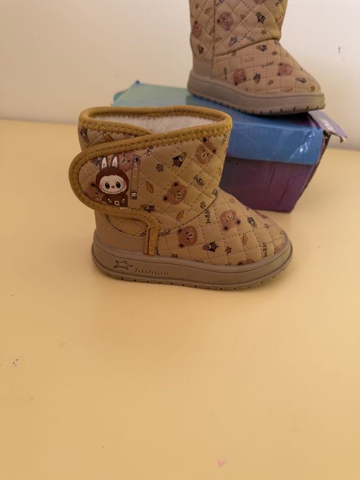 Продам детскую обувь