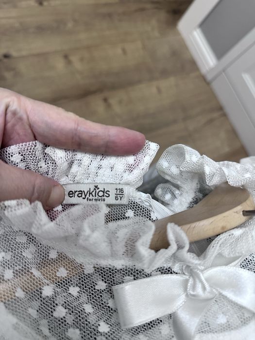 Продам нарядное платье для девочки