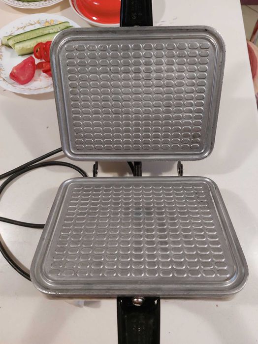 Вафельница Электровафельница