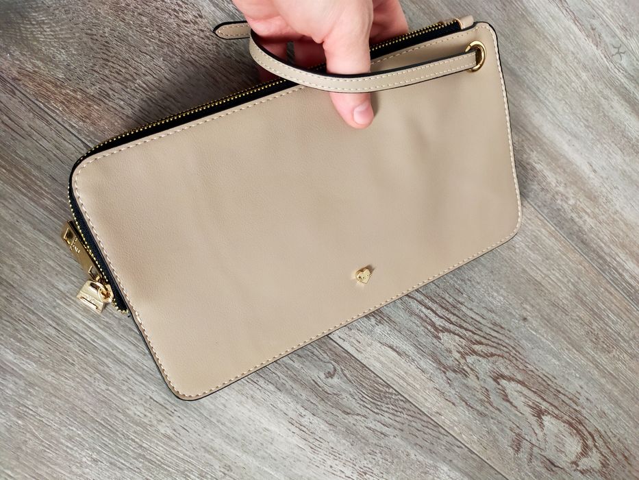 Plic elegant dublu, Motivi