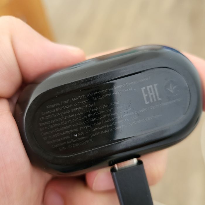 Продаю нерабочие наушники Samsung