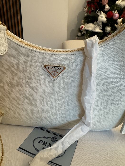 Бяла дамска чанта PRADA RE EDITION 2005