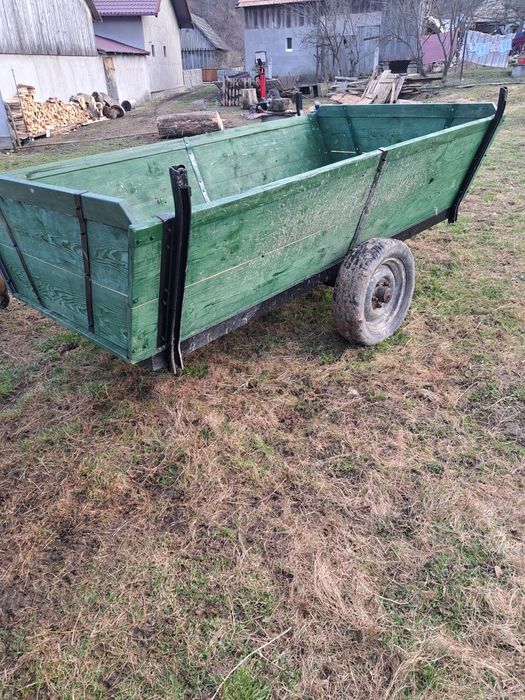Vând remorcuță după tractor