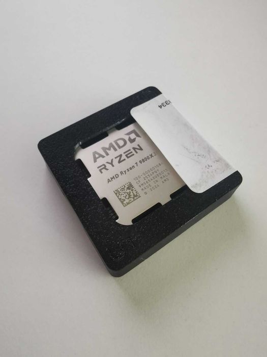 Нов AMD Ryzen 7 9800X3D Tray