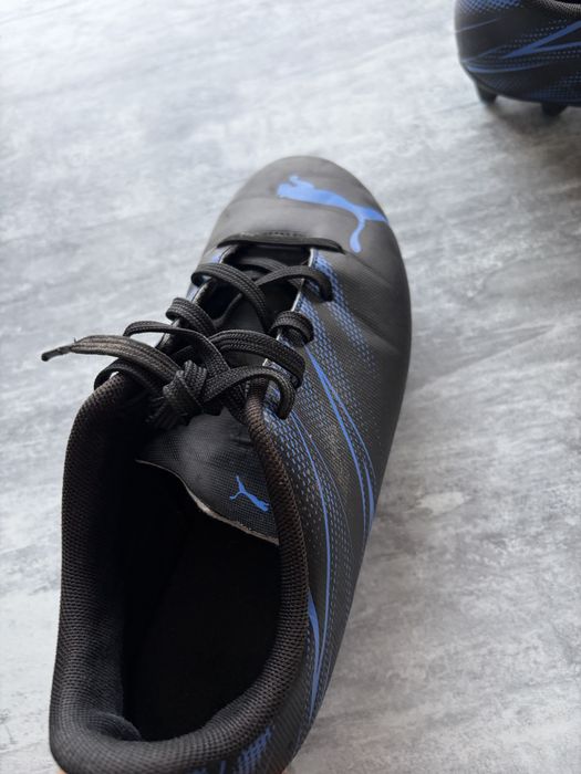 Футболни обувки Nike и Puma.