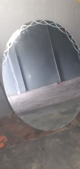 Продам зеркало овальное