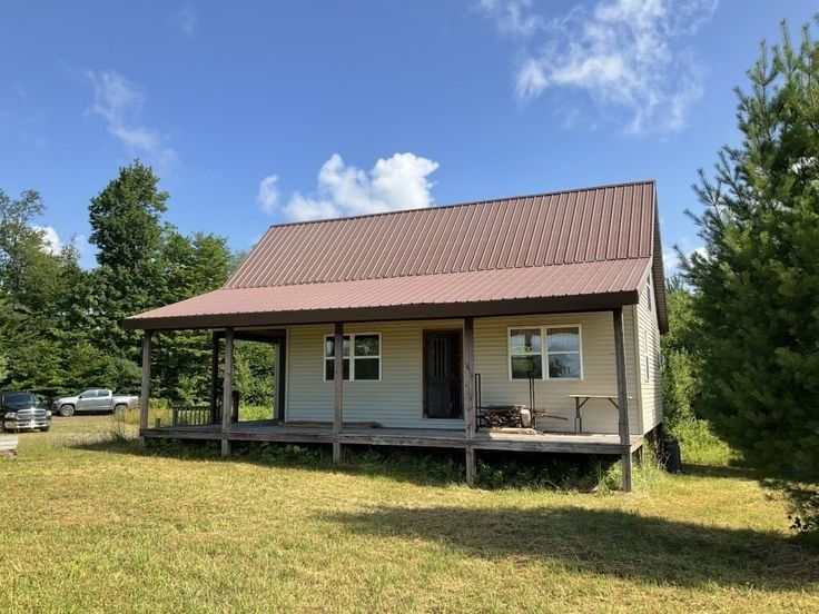 Case modulare, garaje auto din structura metalica si panou sandwich