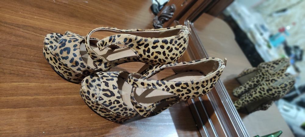 Yangi sapog razmeri 37.yarm narhiga bervoraman