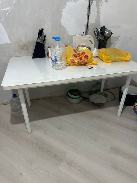 Продам стол кухонный