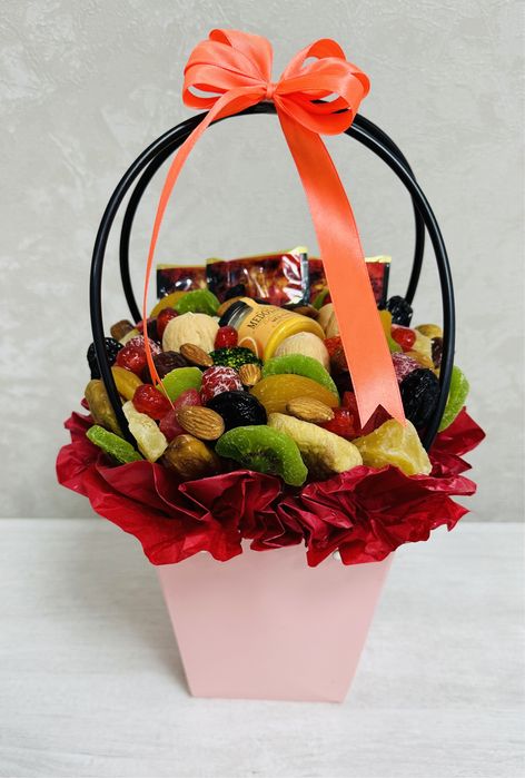 Корзинки с сухофруктами