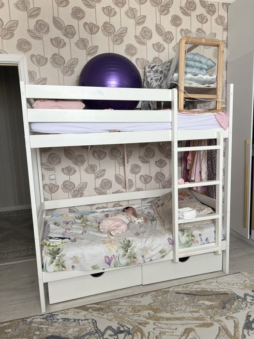 Балаларға арналған екі қабатты төсек сатылады