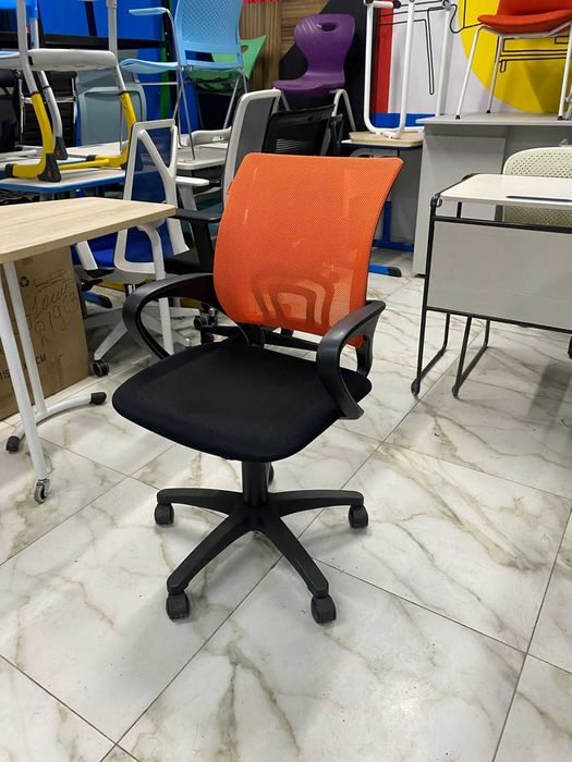 Продам офисные кресла разные