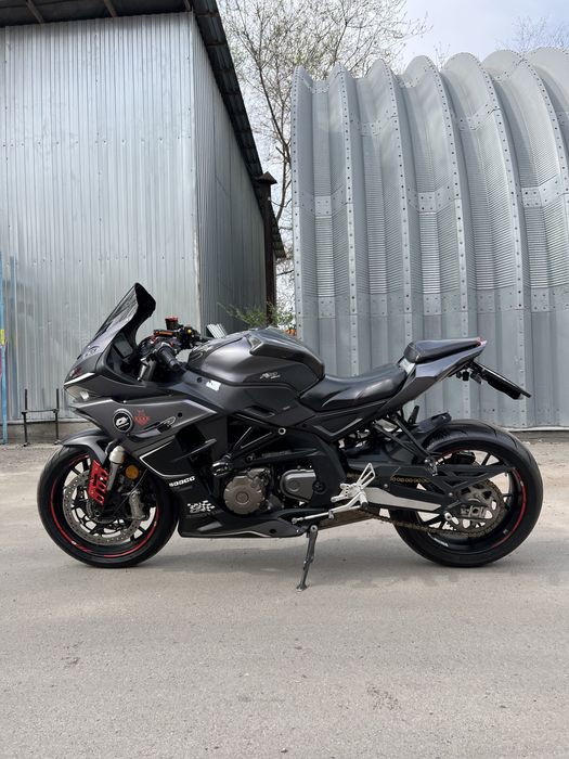 Спорт-байк  мотоцикл