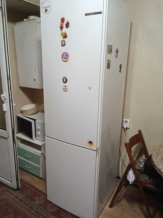 Продам холодильник двухкамерный  Bosch KGN39UW22R в отличном состоянии
