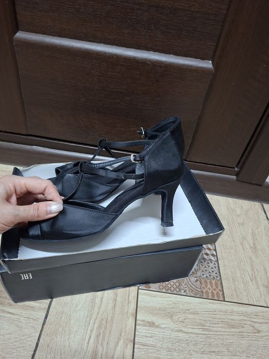 Продам туфли каблук 6.5-7см