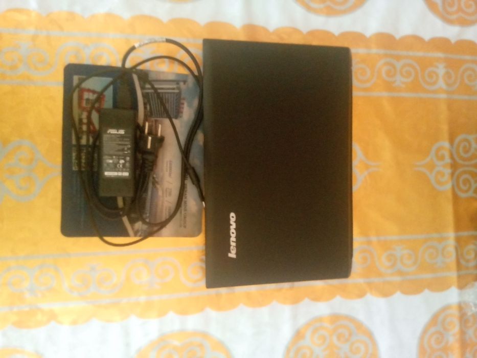 Noutbuk Lenevo core i3