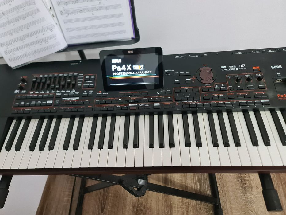 Orgă korg Pa 4x plus stativ