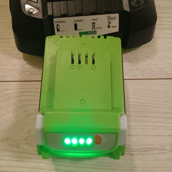 Garden acumulator 40v si incarcator