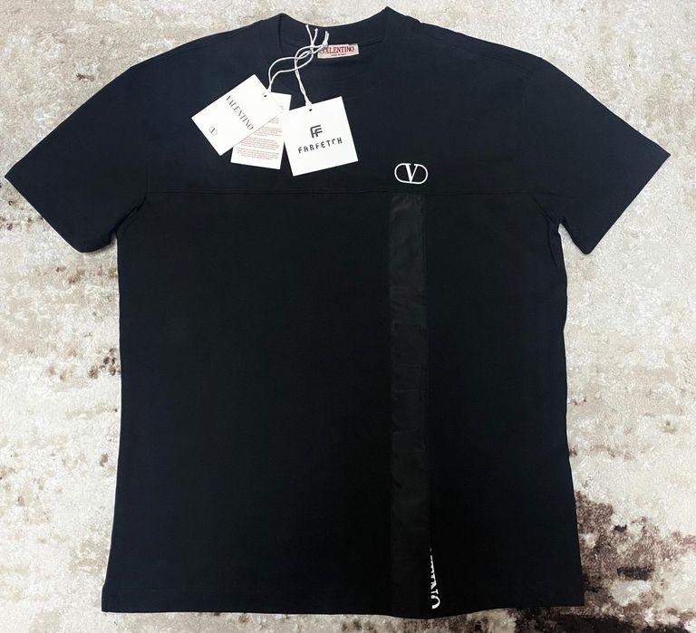Vand tricou nou de barbati Valentino