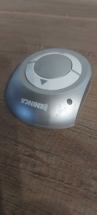 Дистанционно BENINCA APPLE 4WV за гаражни врати - бариери и други