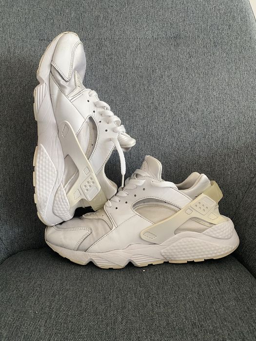 Nike huarache triple white
