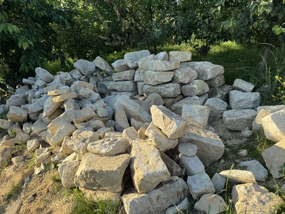 Vand piatra naturala cioplita pt zidarie , garduri