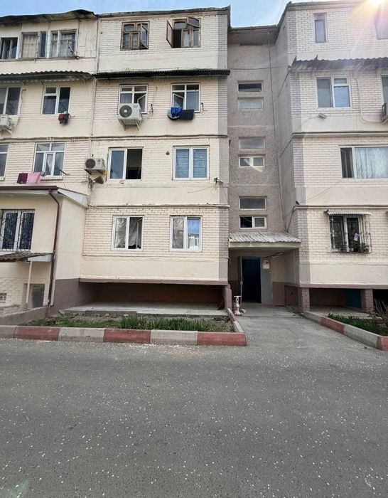 Район: Чилонзор 14
Мўлжал: Афруз 
Хоналар сони: 2^3/1/4 
Майдони: 50м²