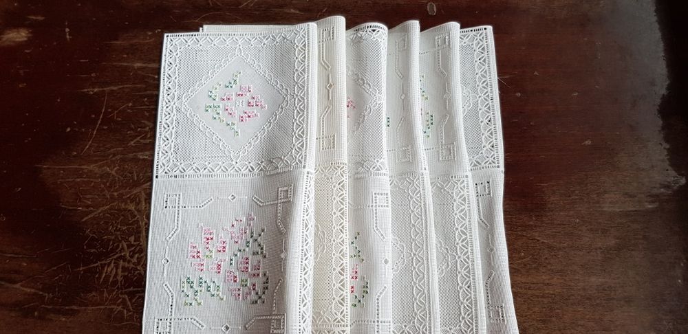 Салфетки для сервировки стола.