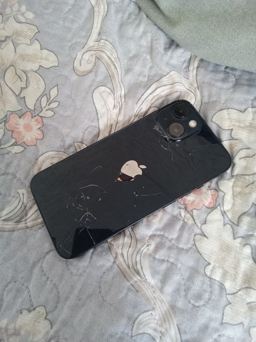 iphone 13 работает исправно