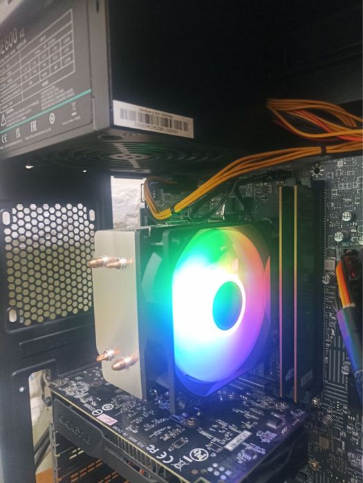 Бюджетный игровой кейс сотилади