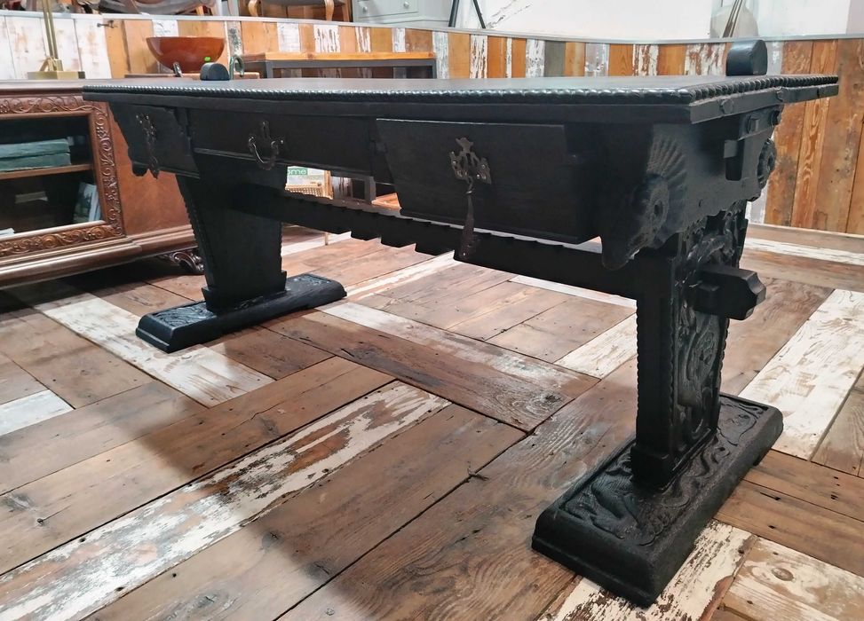 Masa veche din lemn masiv de stejar restaurata