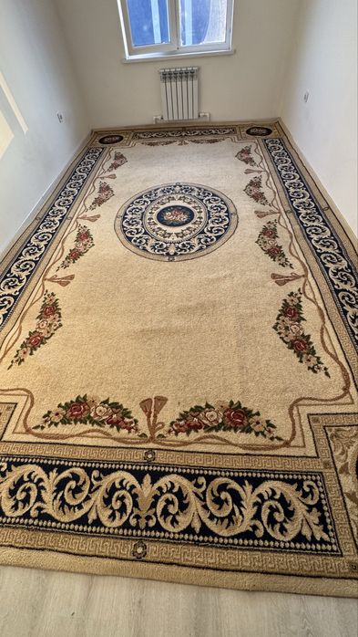 Продаеться большрй ковер