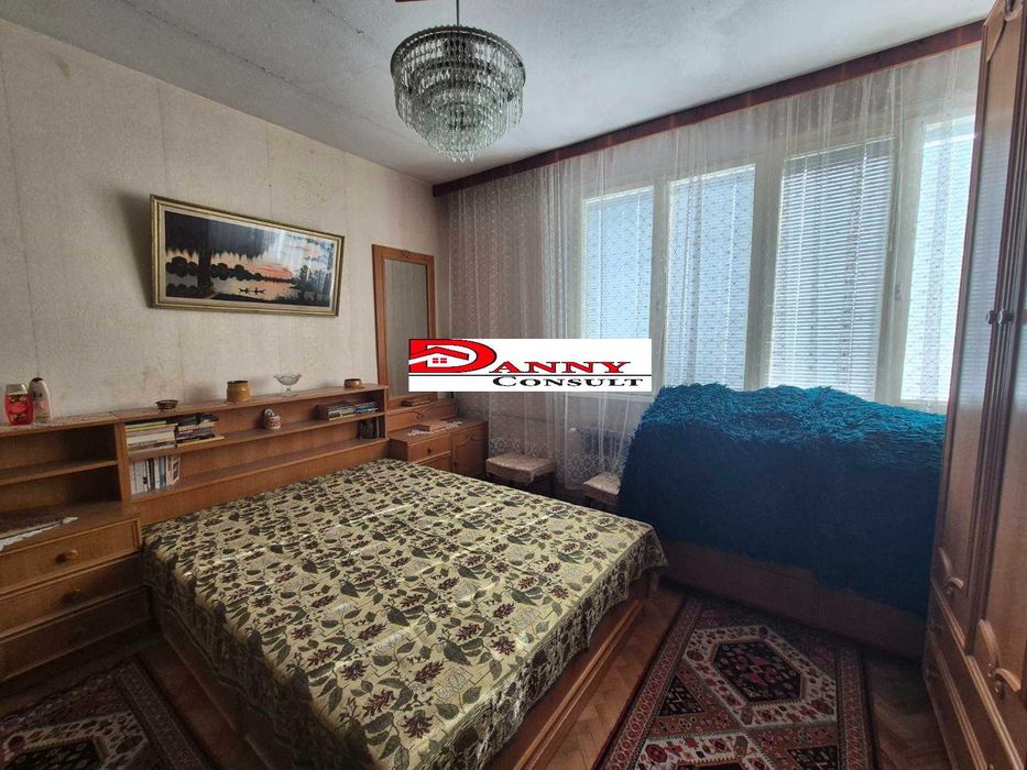 Тристаен апартамент в гр. В. Търново до Пожарната