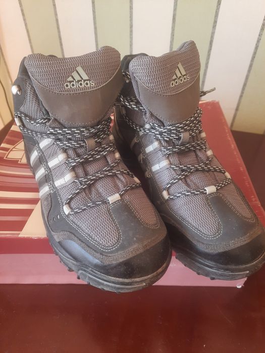 Ботинки Адидас..женскик
