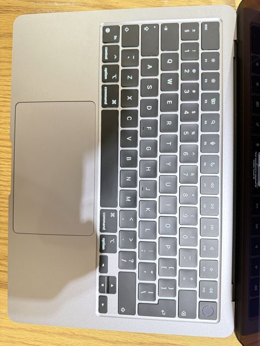 IStyle Macbook Air M3 13.6 инча - 19 цикъла батерия