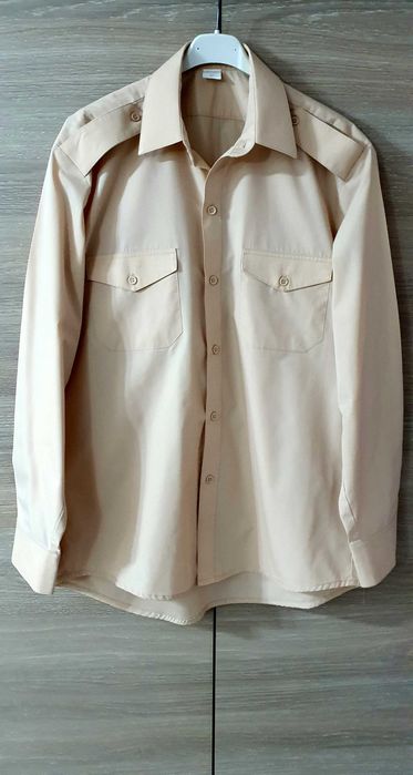 Cămașă militară bej cu mânecă lungă și epoleți, mărimea 40/II