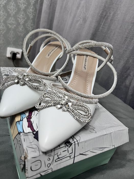 Туфли белые под любой образ