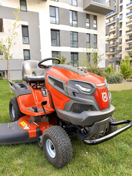 Tractoras de tuns iarba Husqvarna Profesional Clear Cut BS