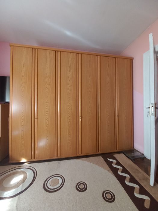 Vând șifonier din lemn masiv  în stare foarte bună