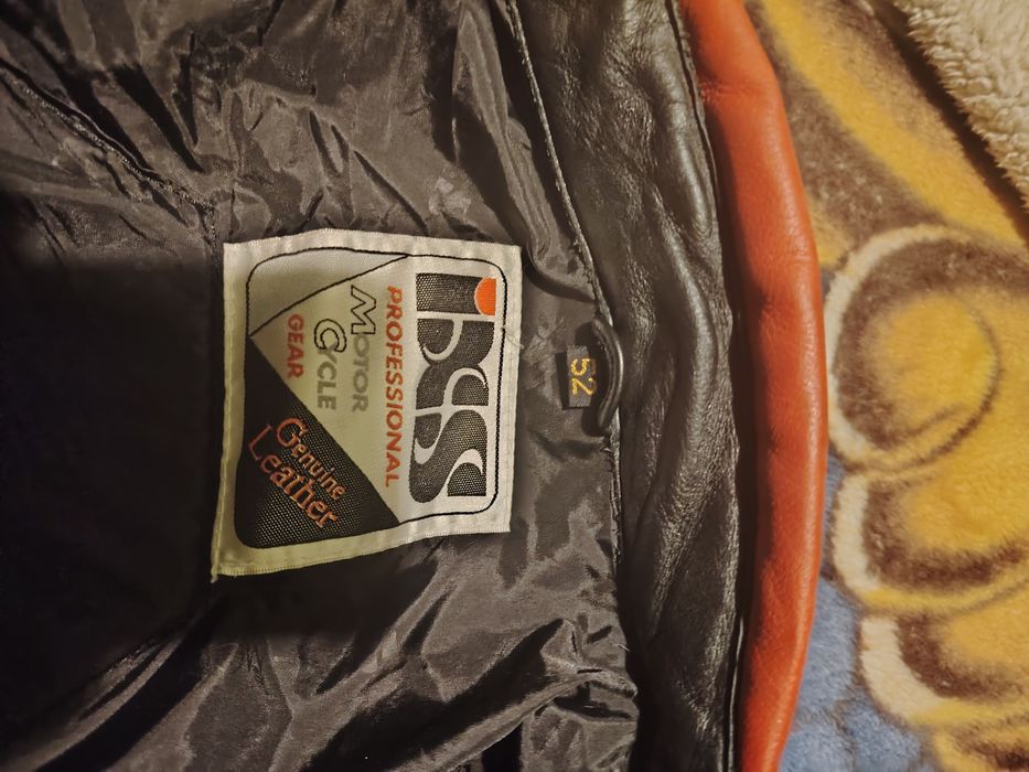 Vând jachetă moto nefolosită