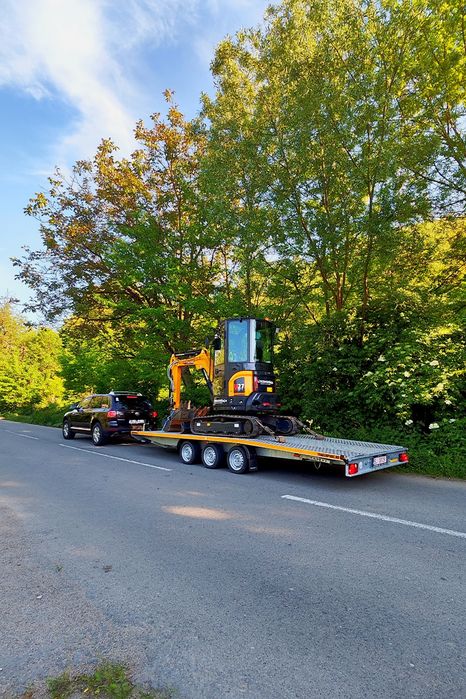 Lucrări cu miniexcavator 2,7 Tone