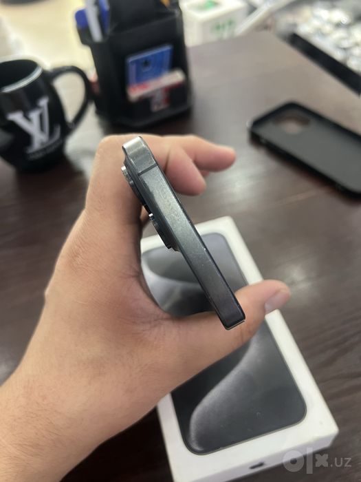 Iphone 15pro max 256gb xotira 80% yomkis karobka dakiment