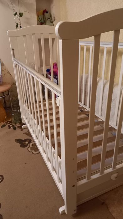 Продам детскую кровать, дерево