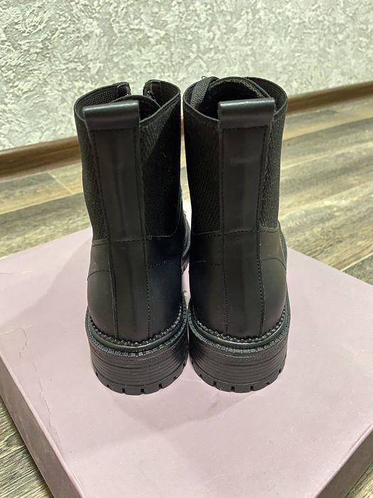 Фирменные ботинки Derimod